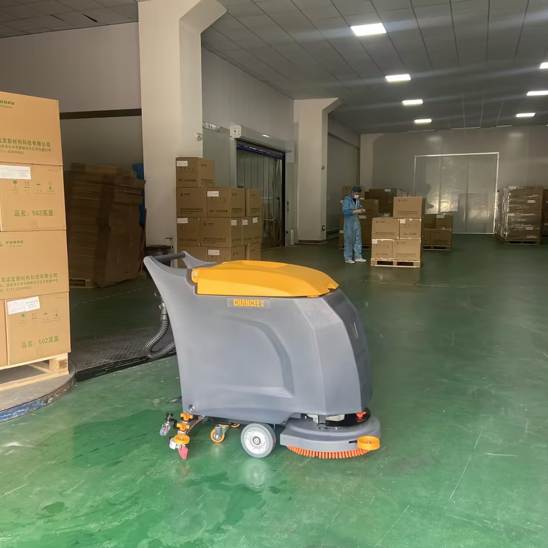 工業(yè)洗地機的廣泛應用及優(yōu)勢